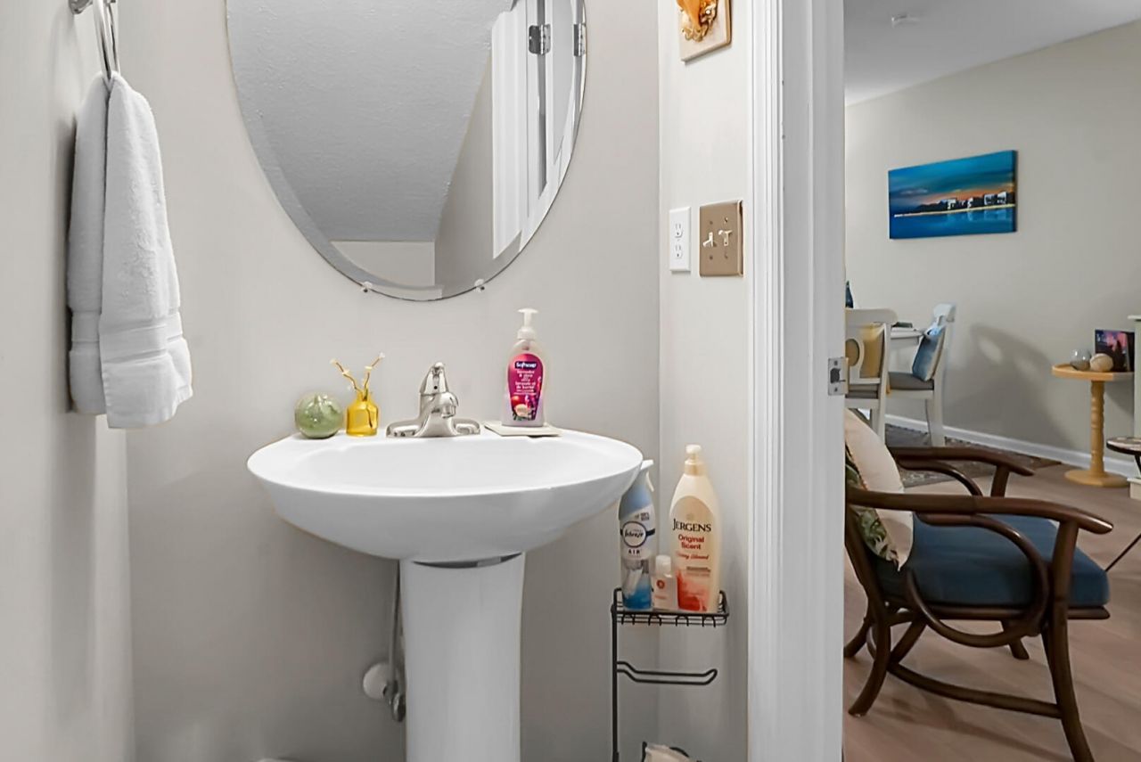 8169 Shadow Oak Drive Photo 16