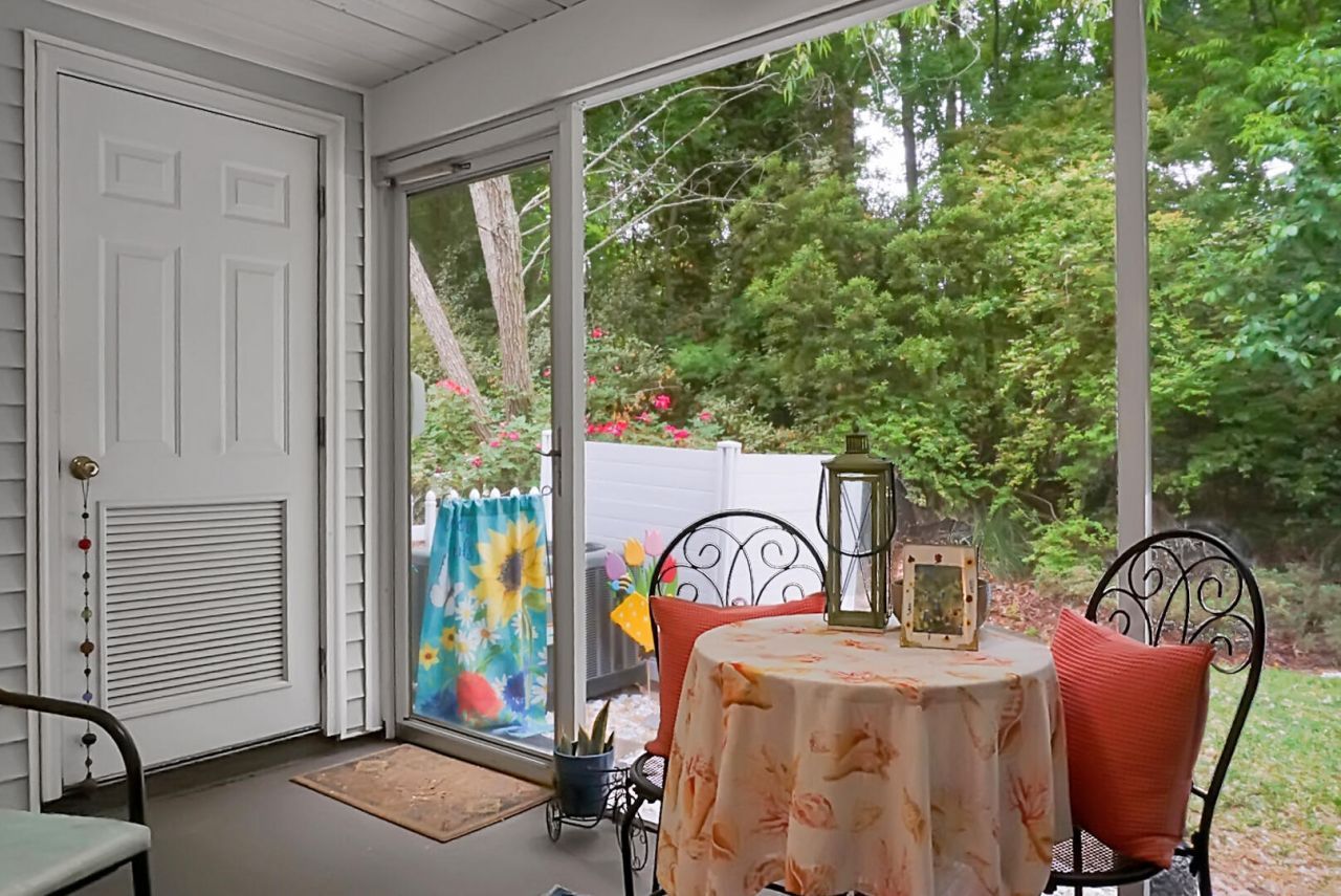 8169 Shadow Oak Drive Photo 26