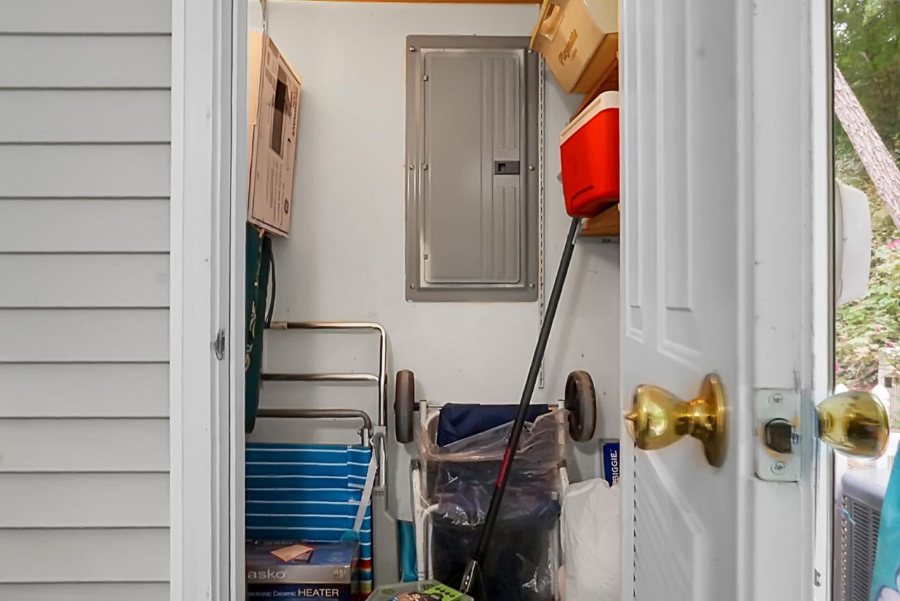 8169 Shadow Oak Drive Photo 27