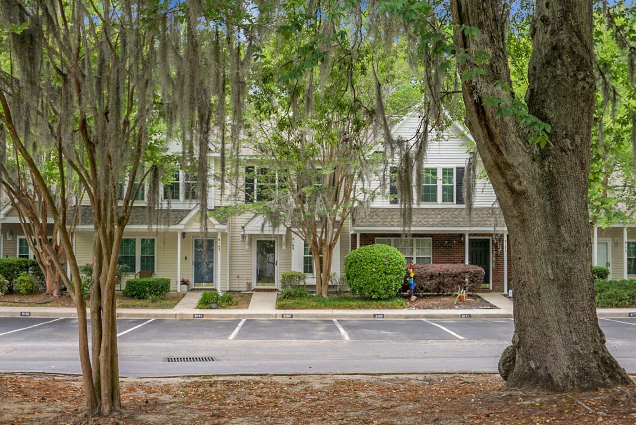 8169 Shadow Oak Drive Photo 4