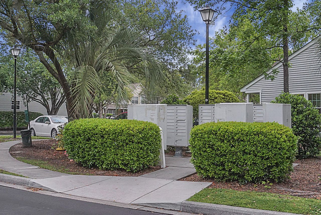 8169 Shadow Oak Drive Photo 47