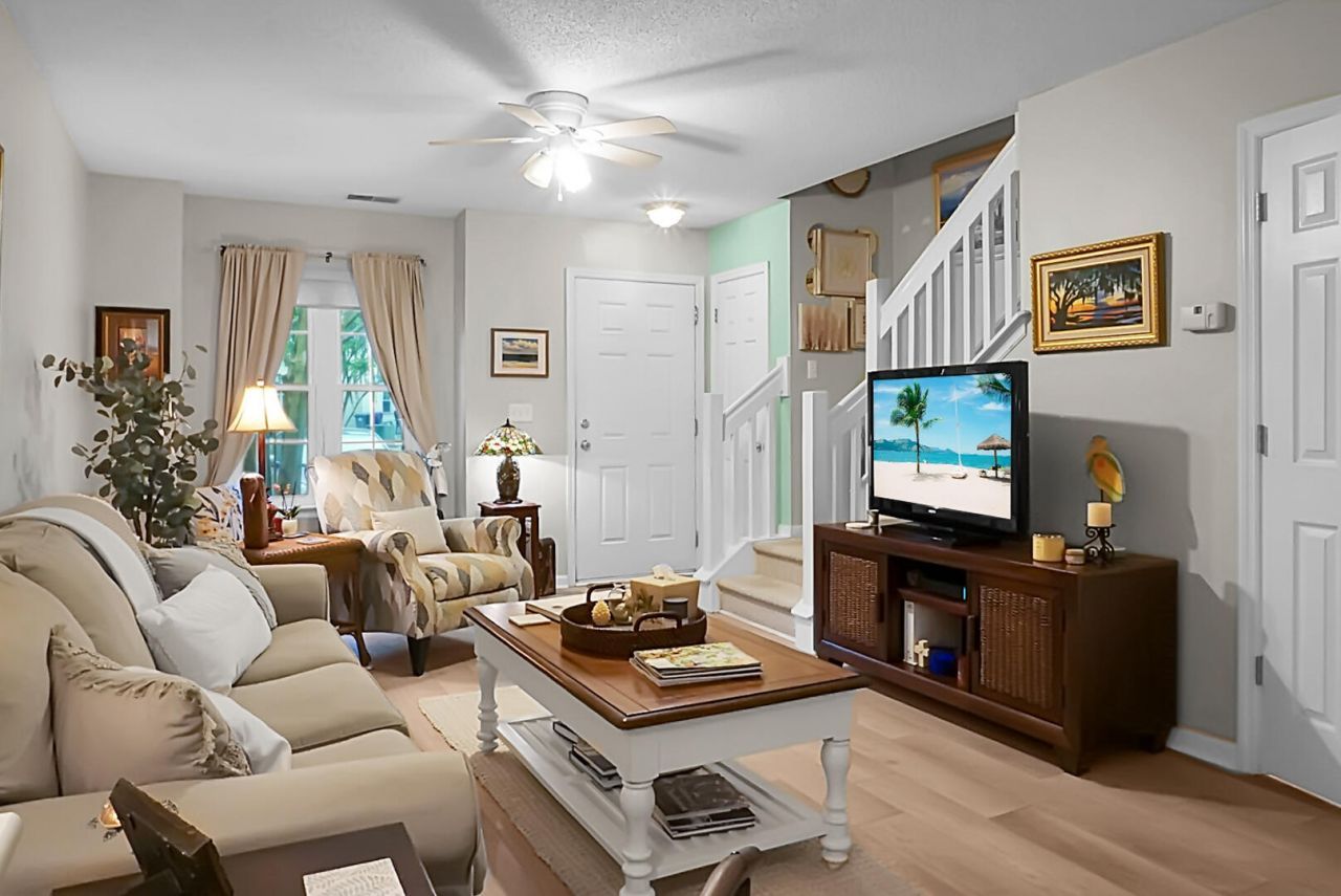 8169 Shadow Oak Drive Photo 9