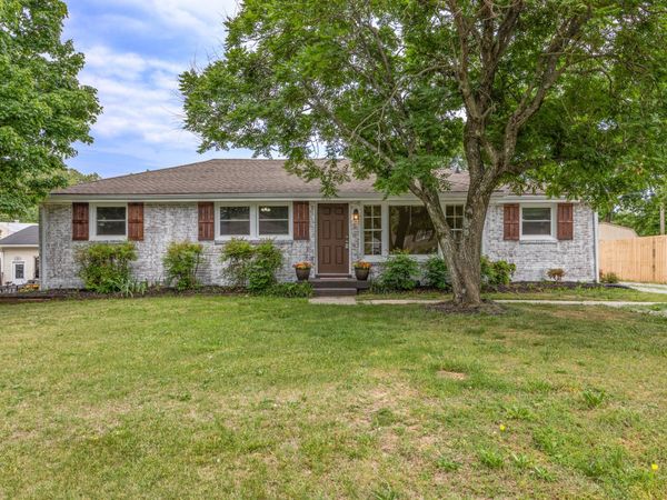 1704 Woodside Dr , Springfield, TN 37172