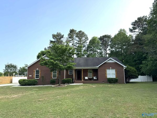 227 SE Helms Road, Union Grove, AL 35175