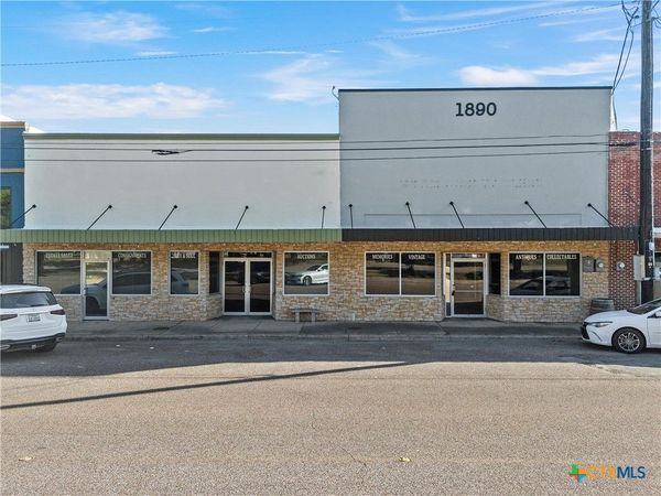 107 W Main Street , Cameron, TX 76520