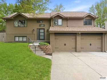 822 Driftwood Drive, Papillion, NE 68046