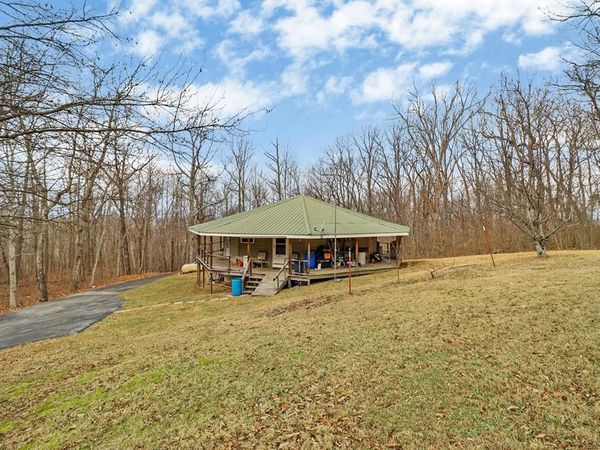 1017 Hinch Mountain Rd, Crossville, TN 38555