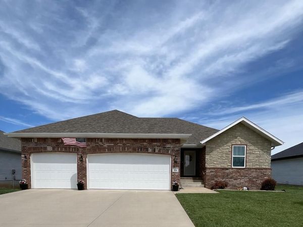 816 S Ridgemont Drive, Nixa, MO 65714