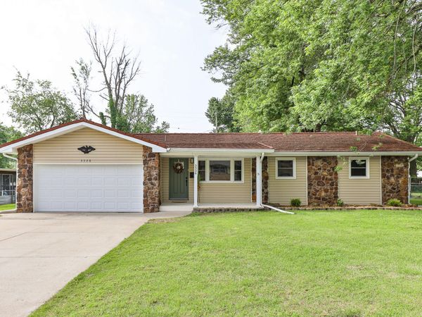 3326 E Whiteside Street, Springfield, MO 65804