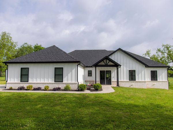 1213 W Pineville Road , Washburn, MO 65772