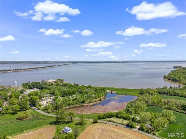 21515 4th Street , Keyesport, IL 62253