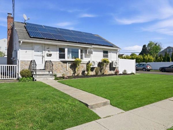 10 Gardner Avenue , Hicksville, NY 11801