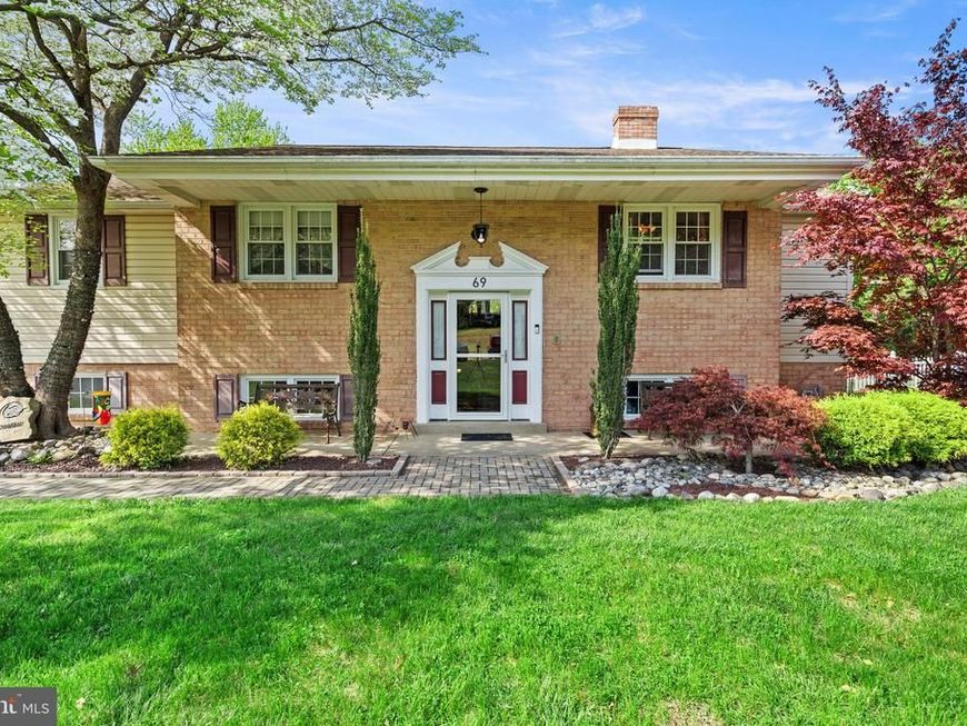 69 Christopher Drive, Holland, PA 18966 Main Photo