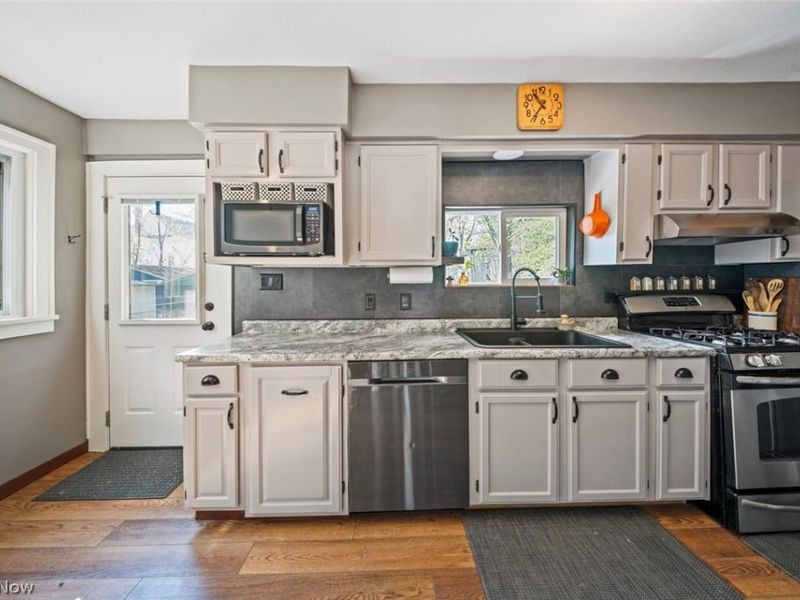 4011 Behrwald Avenue , Cleveland, OH 44109 Photo 10