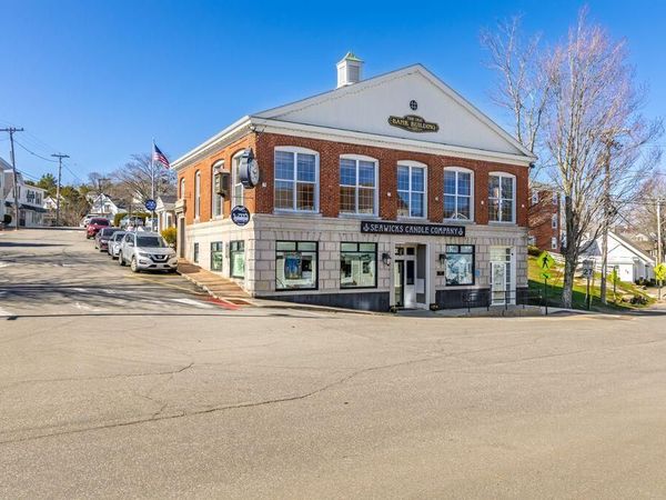 4 Townsend Avenue, Boothbay Harbor, ME 04538