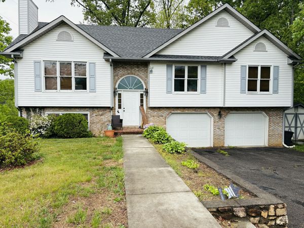 306 Fox Fire , Cloverdale, VA 24077