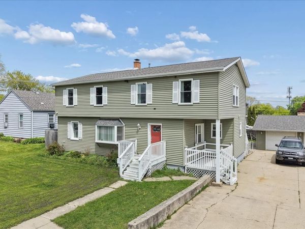 29 N Metropolitan Avenue, Waukegan, IL 60085