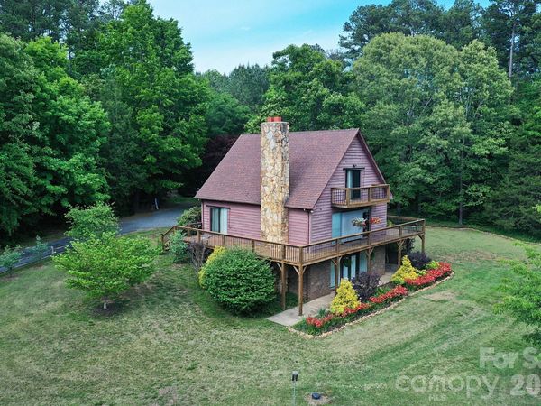 86 King Arthurs Court, Hickory, NC 28601