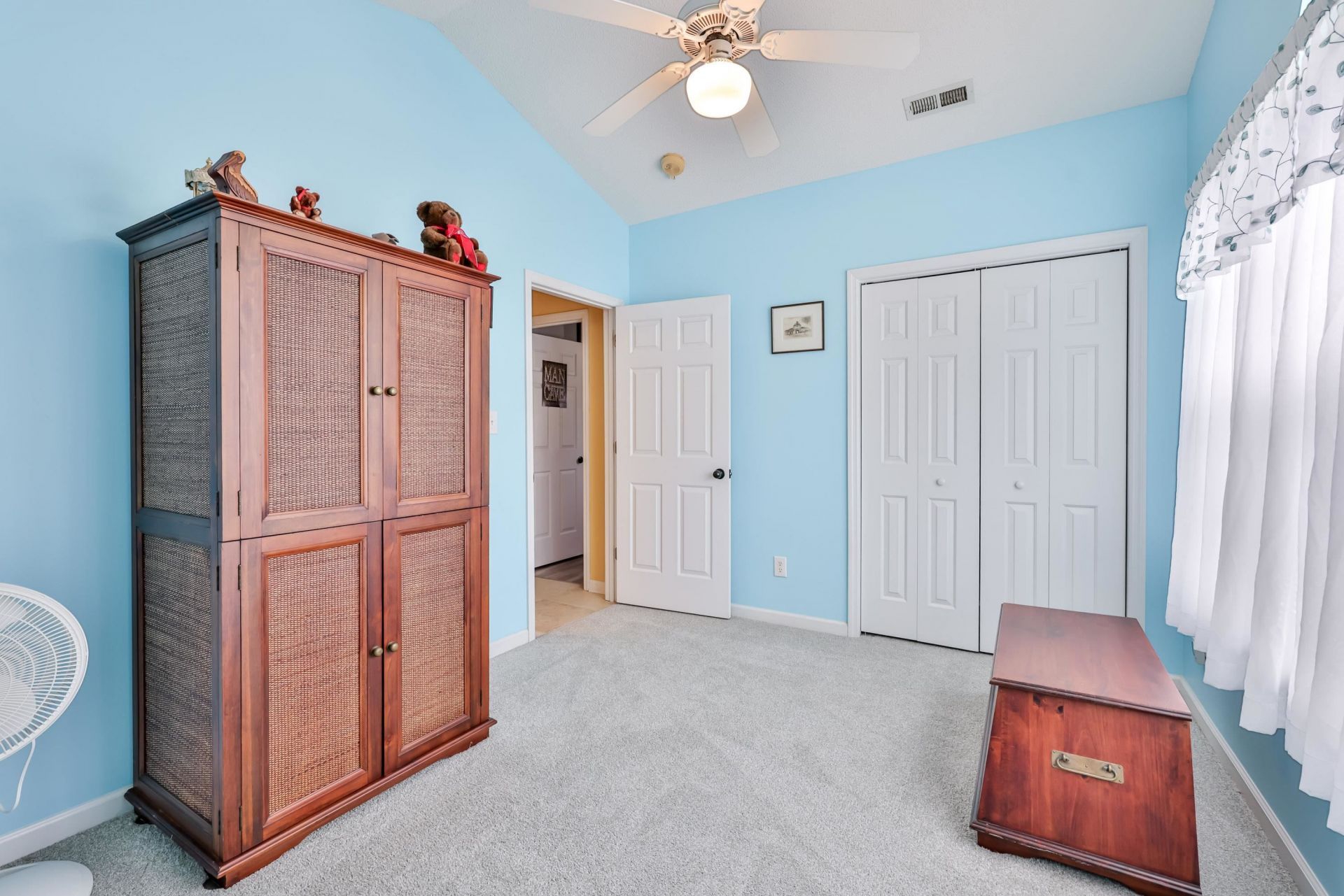893 Castlewood Dr.  Photo 15
