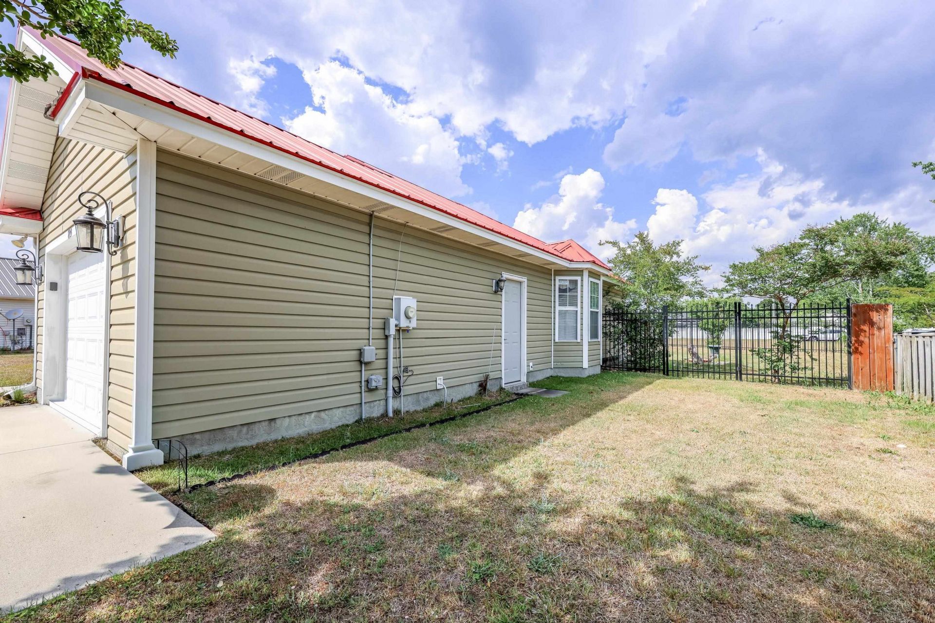 893 Castlewood Dr.  Photo 24