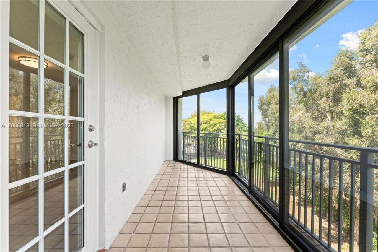 16171 Blatt Blvd, Unit 401, Weston, FL 33326 Photo