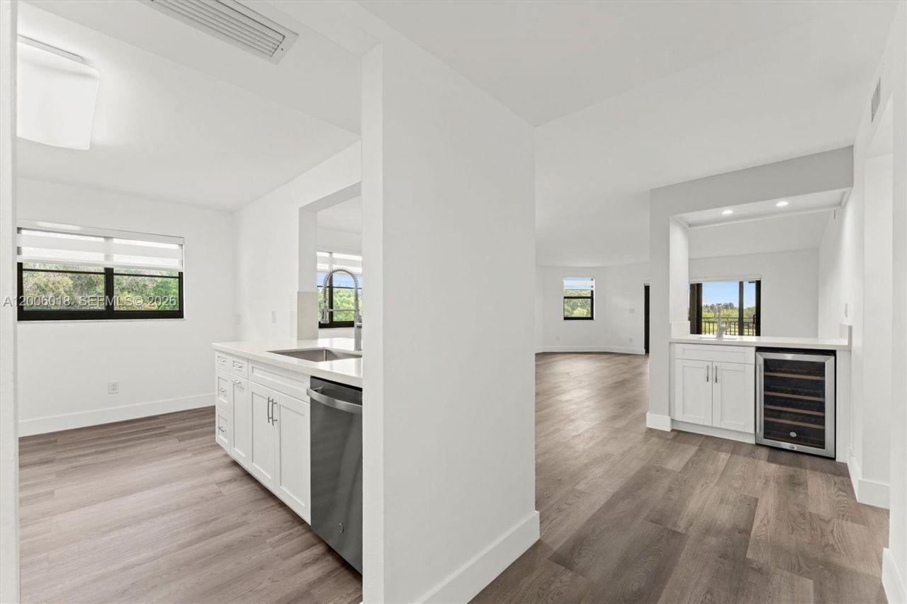 16171 Blatt Blvd, Unit 401, Weston, FL 33326 Photo