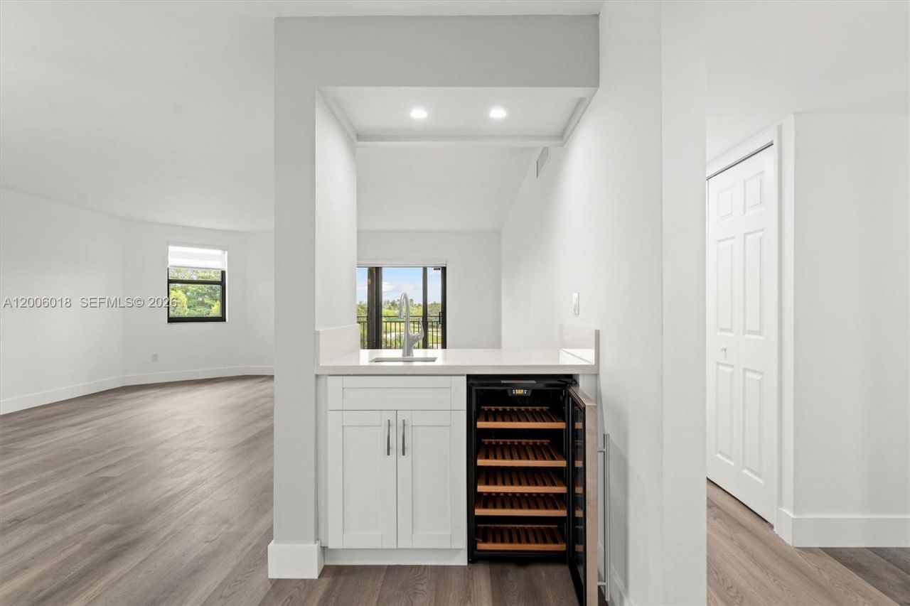 16171 Blatt Blvd, Unit 401, Weston, FL 33326 Photo