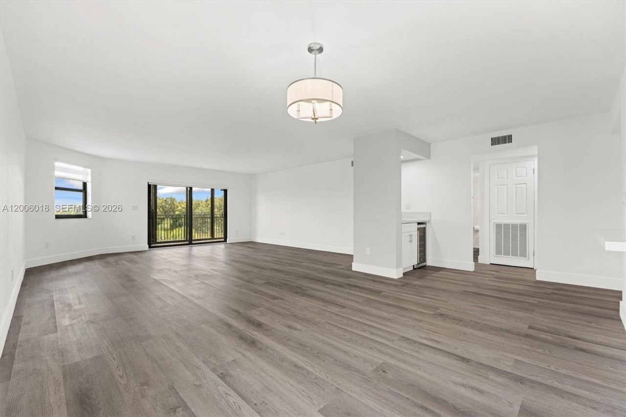 16171 Blatt Blvd, Unit 401, Weston, FL 33326 Photo