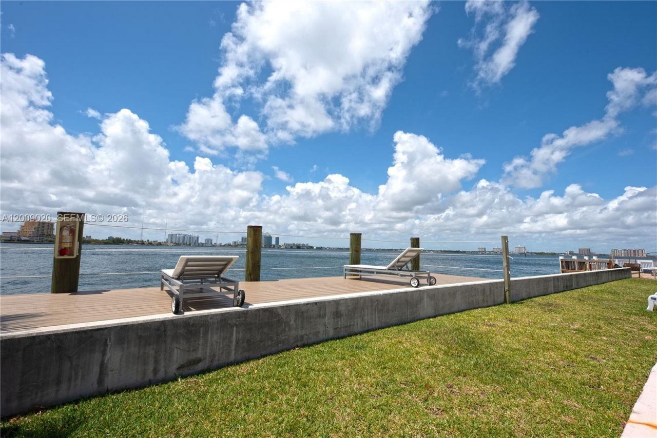 2250 Bay Dr , Unit 4, Miami Beach, FL 33141 Photo
