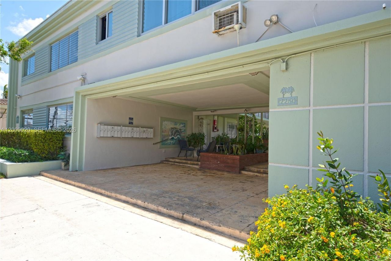 2250 Bay Dr , Unit 4, Miami Beach, FL 33141 Photo