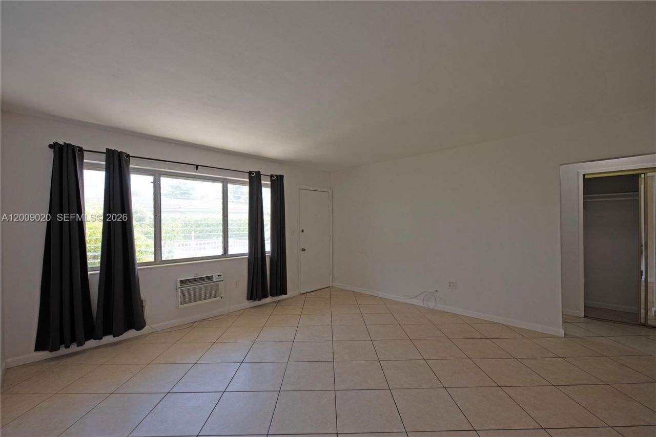 2250 Bay Dr , Unit 4, Miami Beach, FL 33141 Photo