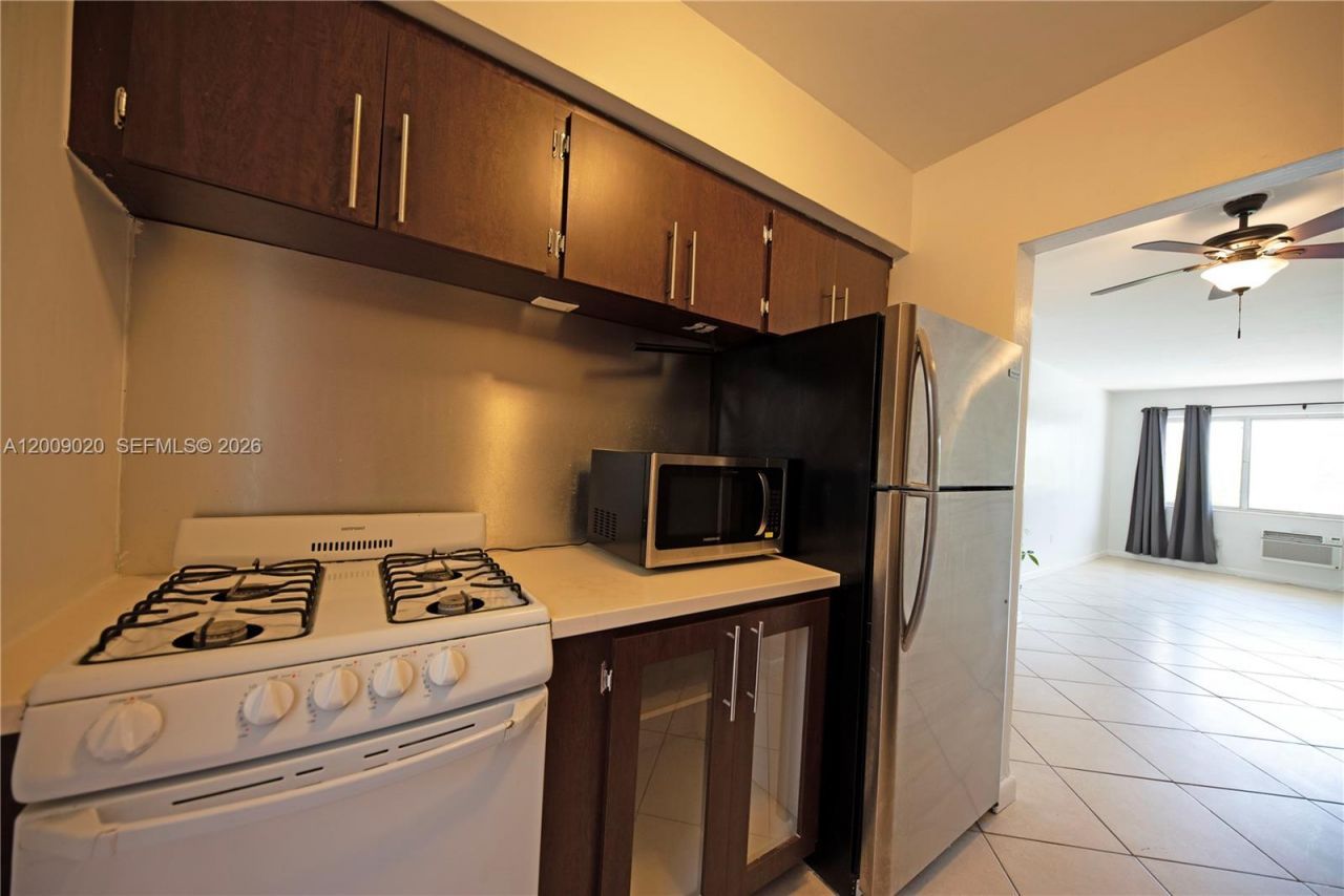 2250 Bay Dr , Unit 4, Miami Beach, FL 33141 Photo