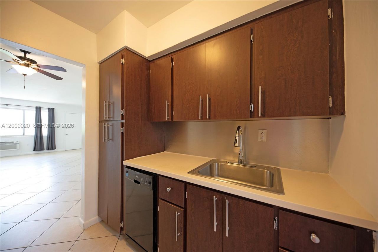 2250 Bay Dr , Unit 4, Miami Beach, FL 33141 Photo