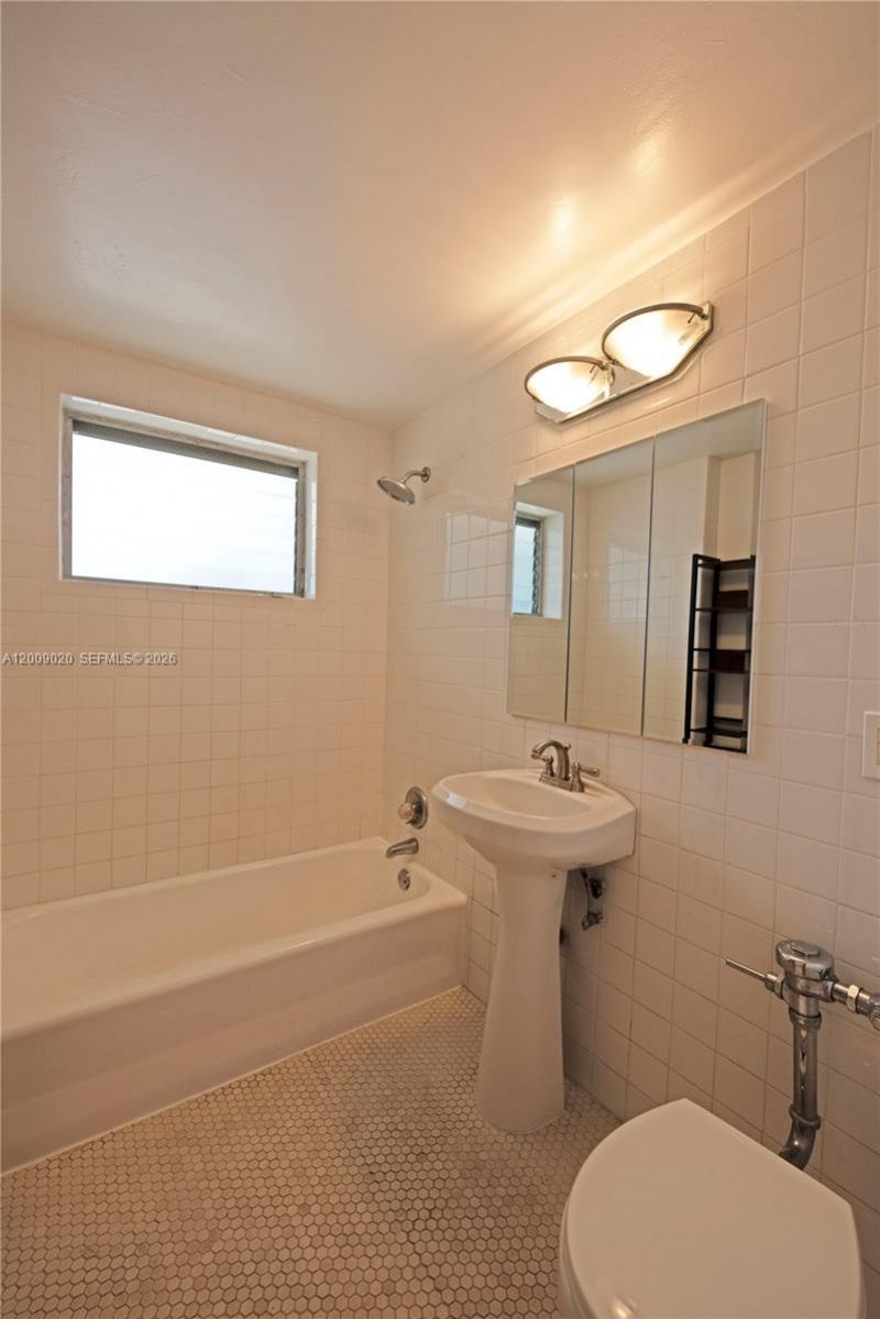 2250 Bay Dr , Unit 4, Miami Beach, FL 33141 Photo