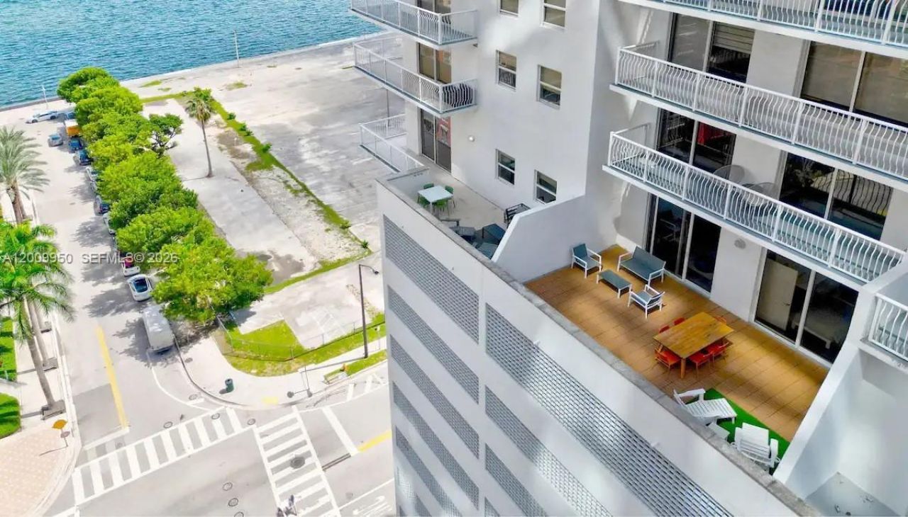 1200 Brickell Bay Dr , Unit 1404, Miami, FL 33131 Photo
