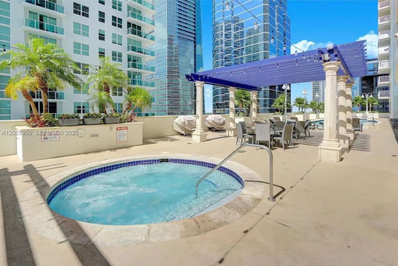 1200 Brickell Bay Dr , Unit 1404, Miami, FL 33131 Photo