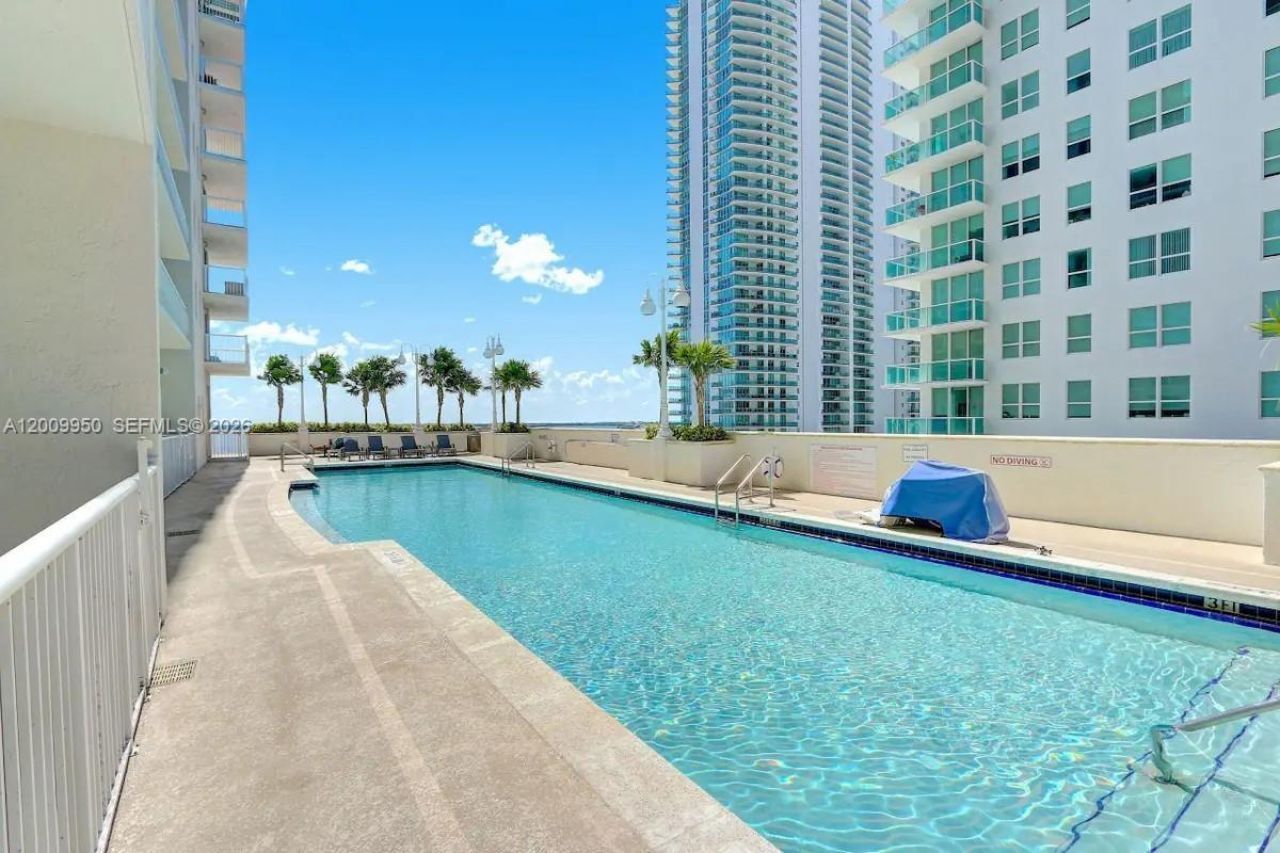 1200 Brickell Bay Dr , Unit 1404, Miami, FL 33131 Photo