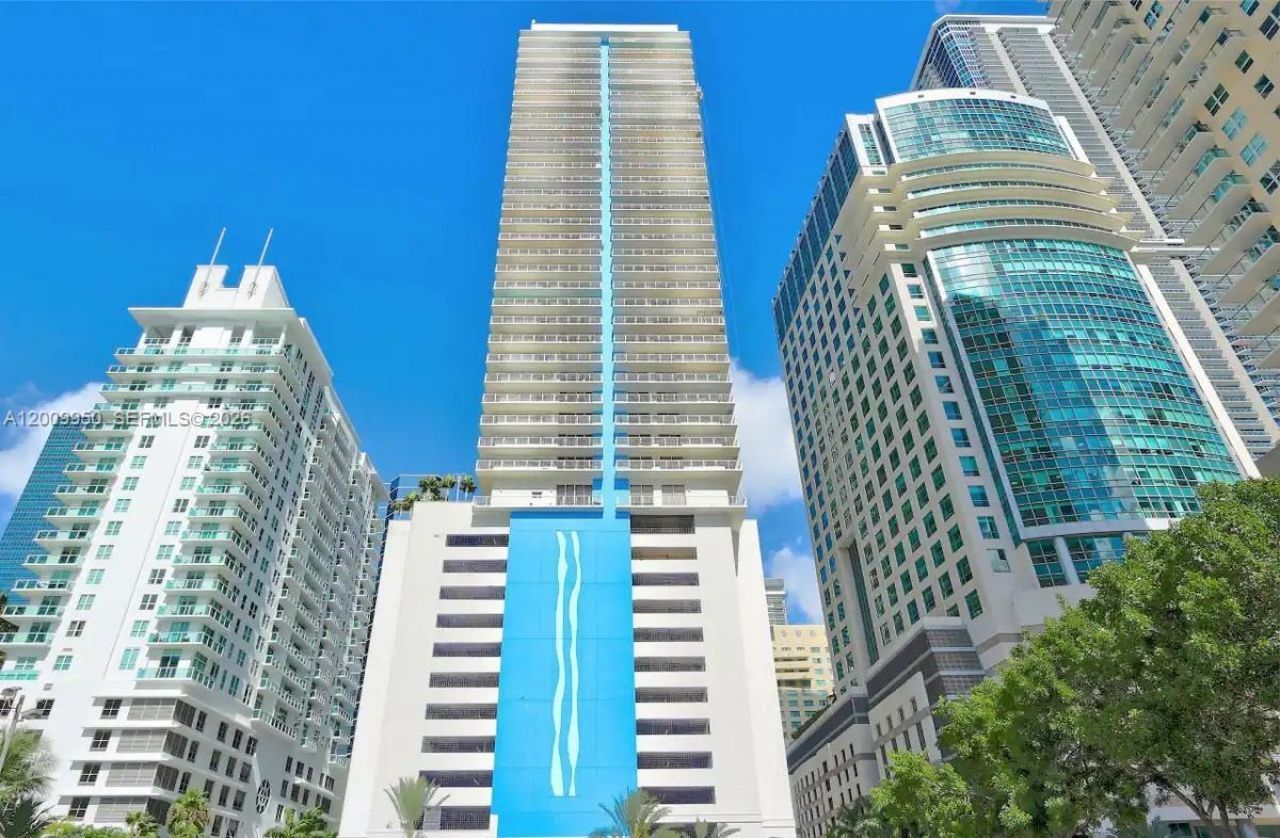 1200 Brickell Bay Dr , Unit 1404, Miami, FL 33131 Photo