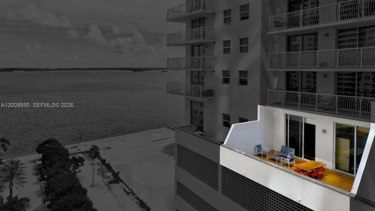 1200 Brickell Bay Dr , Unit 1404, Miami, FL 33131 Photo