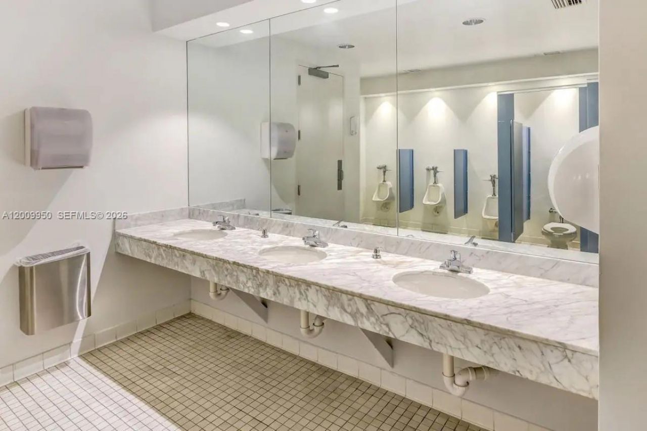 1200 Brickell Bay Dr , Unit 1404, Miami, FL 33131 Photo