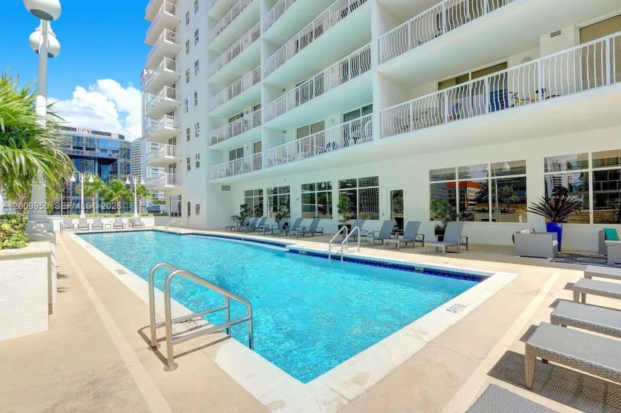 1200 Brickell Bay Dr , Unit 1404, Miami, FL 33131 Photo