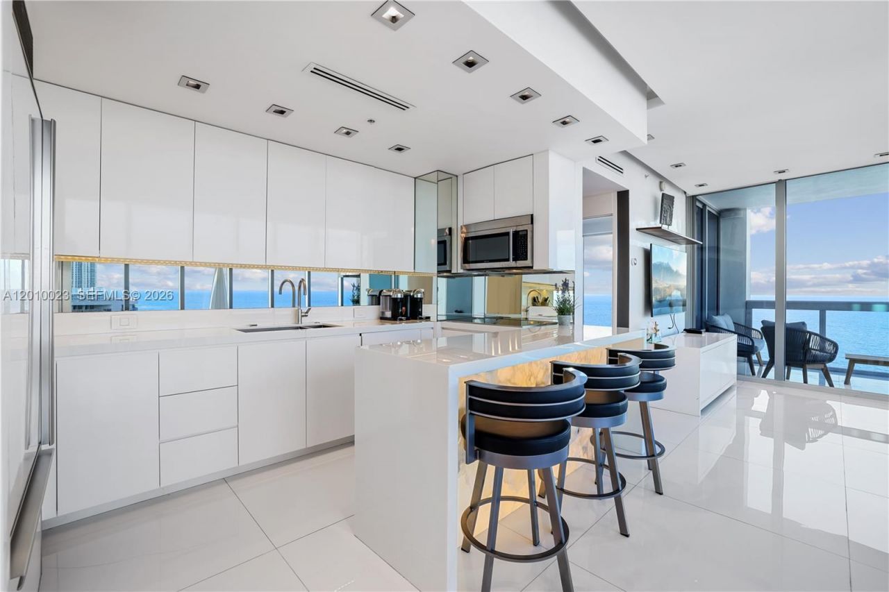 6899 Collins Ave, Unit 2208, Miami Beach, FL 33141 Photo