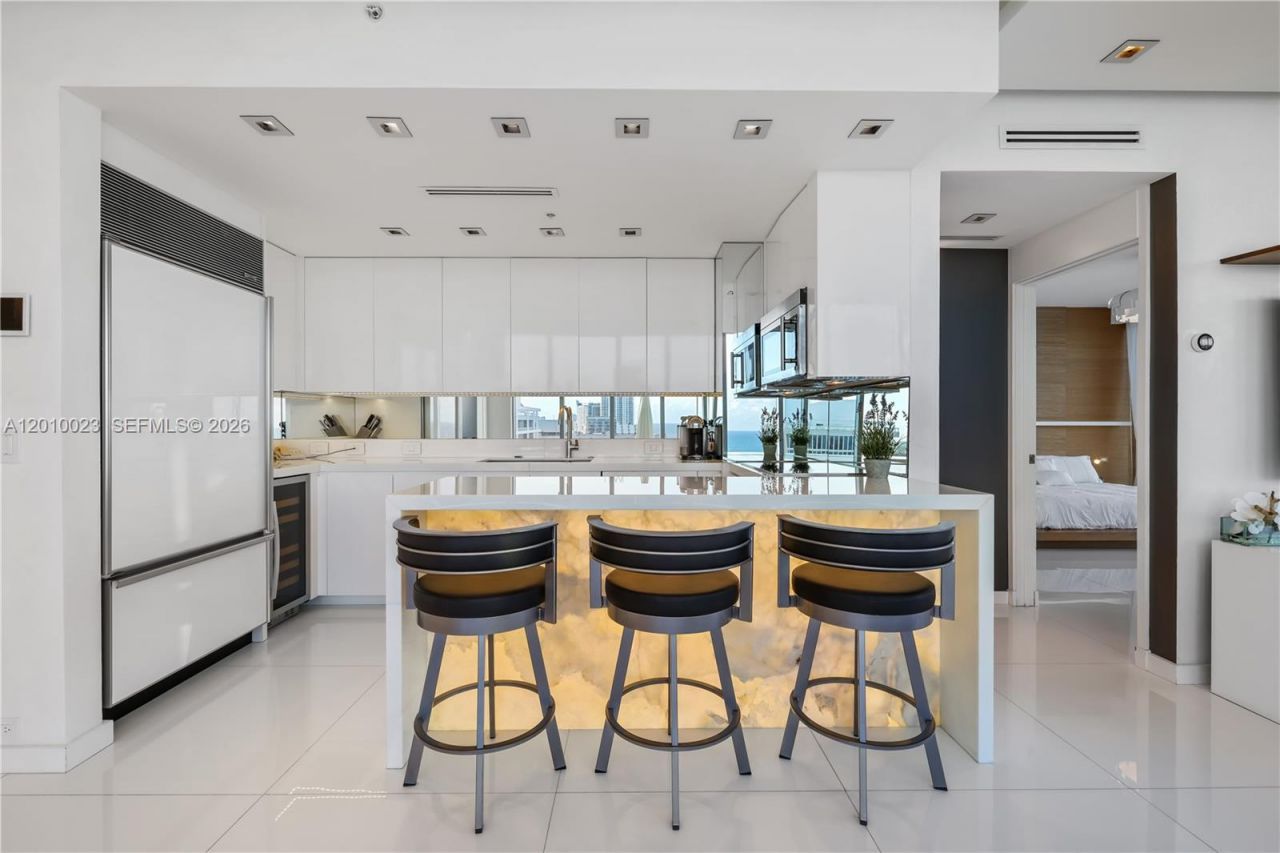 6899 Collins Ave, Unit 2208, Miami Beach, FL 33141 Photo