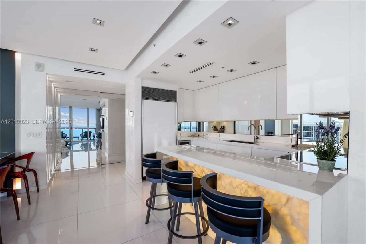6899 Collins Ave, Unit 2208, Miami Beach, FL 33141 Photo