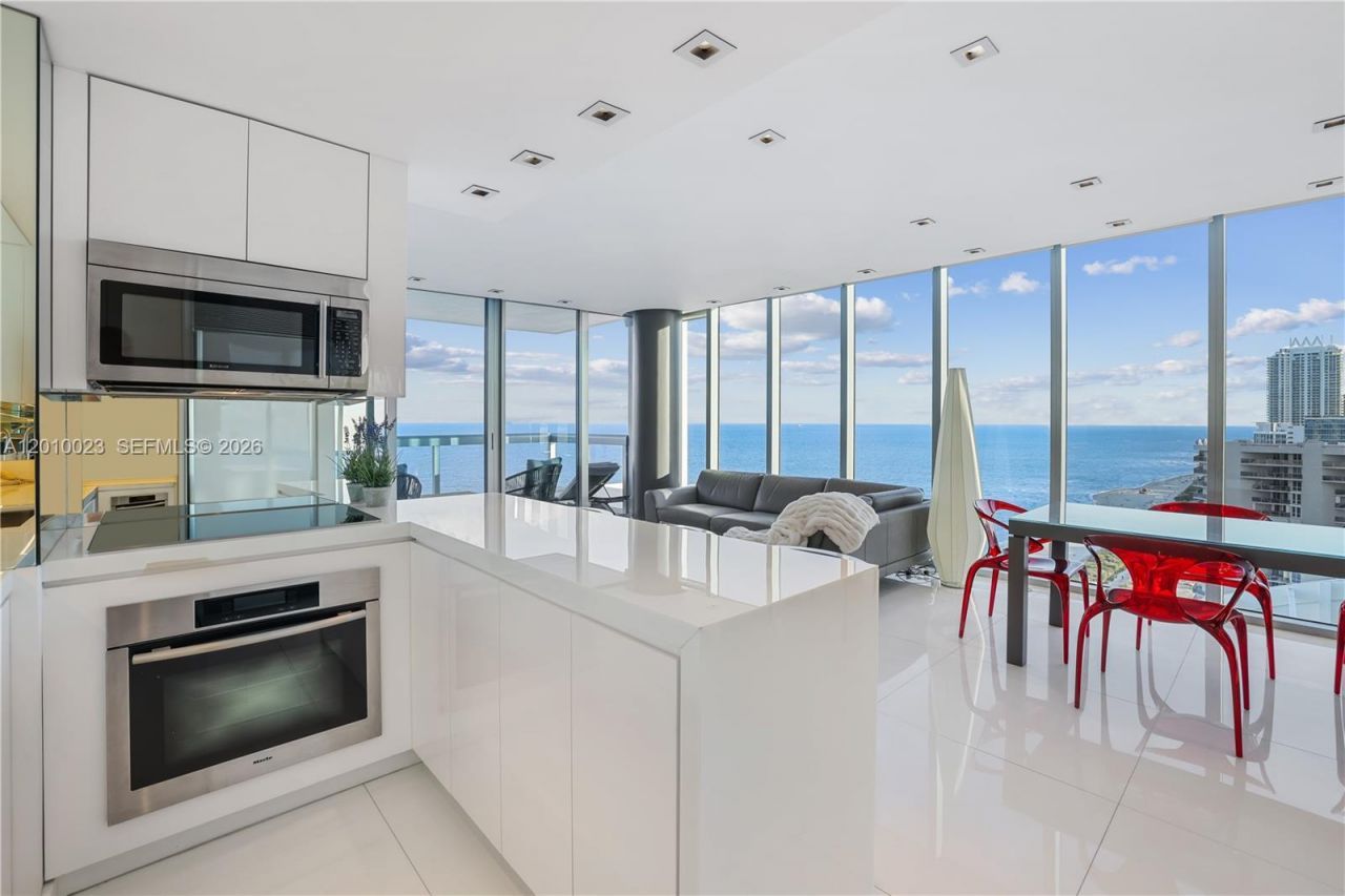 6899 Collins Ave, Unit 2208, Miami Beach, FL 33141 Photo