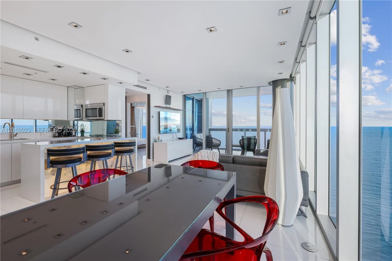6899 Collins Ave, Unit 2208, Miami Beach, FL 33141 Photo