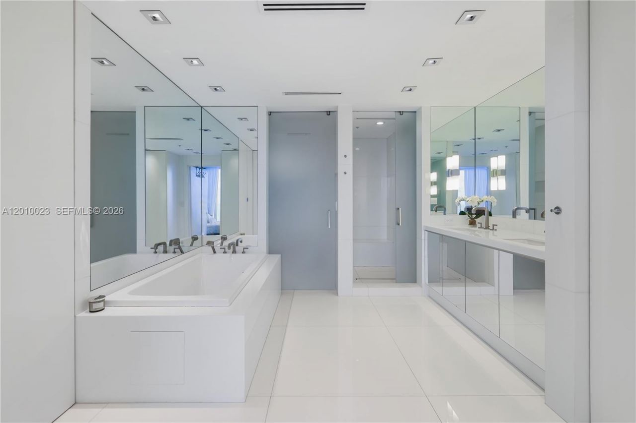 6899 Collins Ave, Unit 2208, Miami Beach, FL 33141 Photo