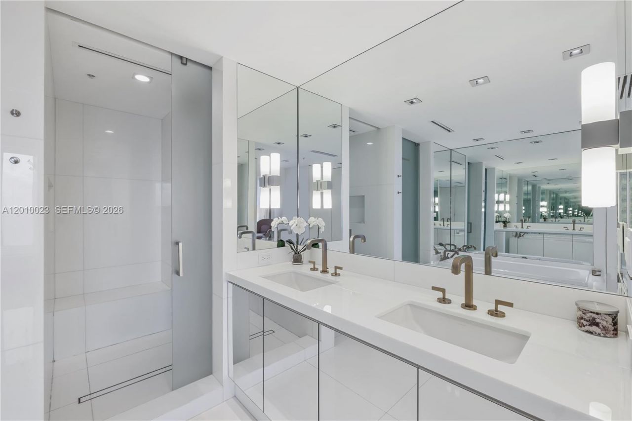 6899 Collins Ave, Unit 2208, Miami Beach, FL 33141 Photo