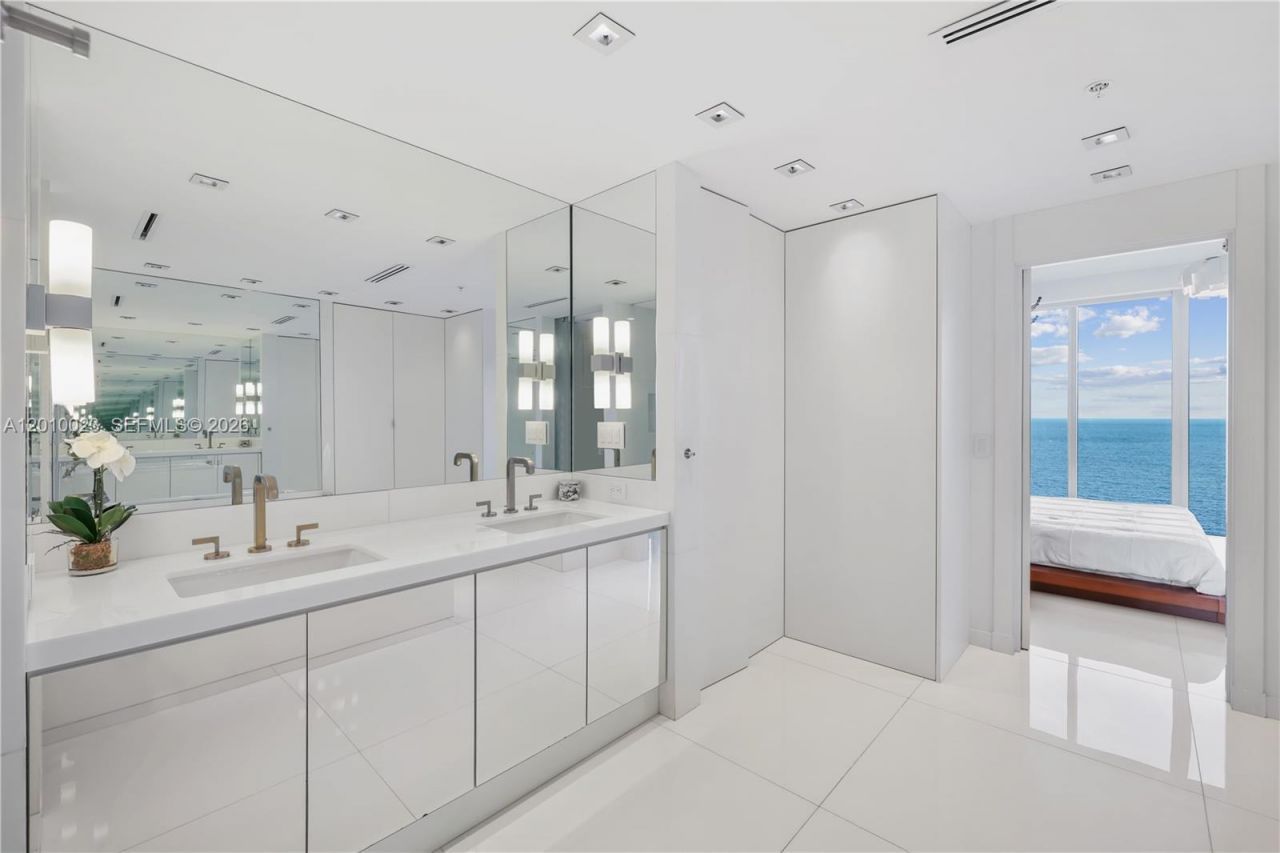 6899 Collins Ave, Unit 2208, Miami Beach, FL 33141 Photo