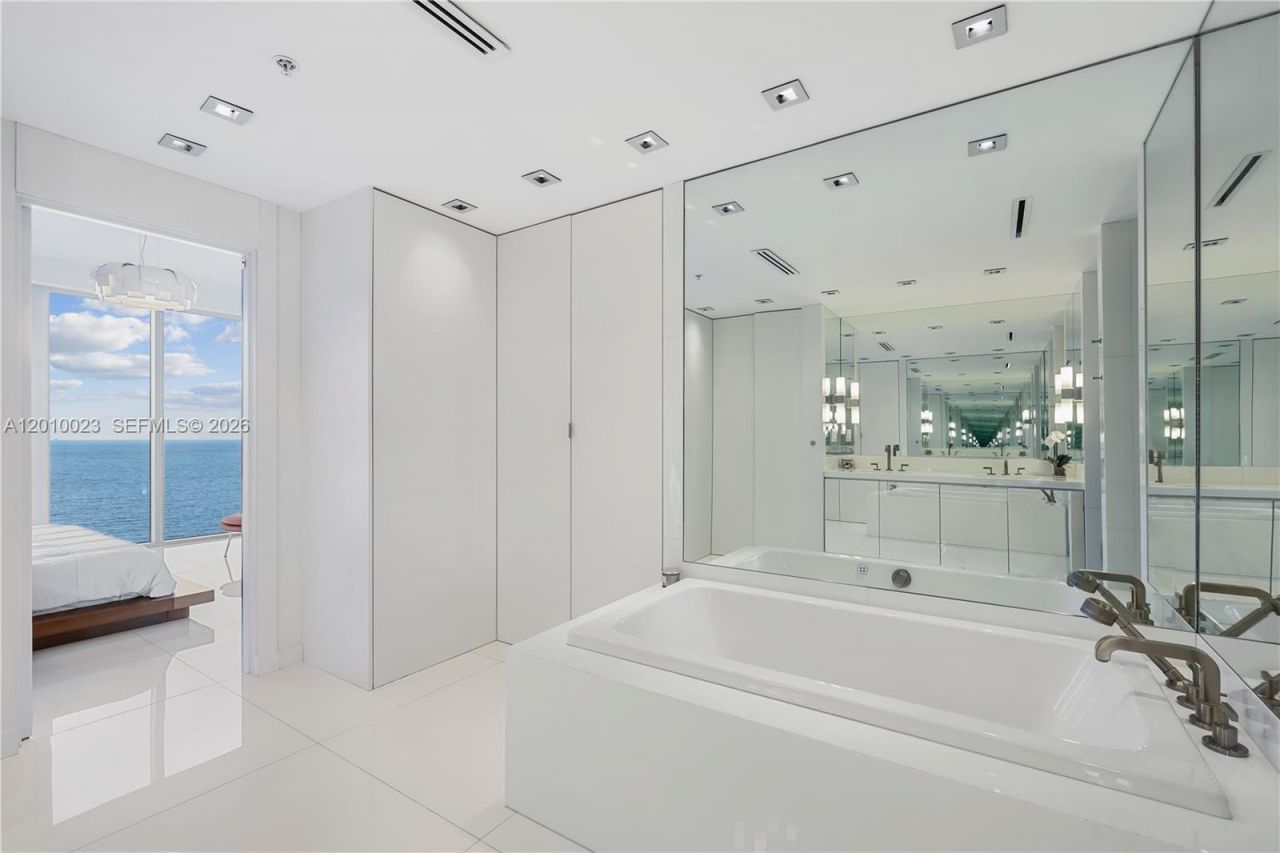 6899 Collins Ave, Unit 2208, Miami Beach, FL 33141 Photo